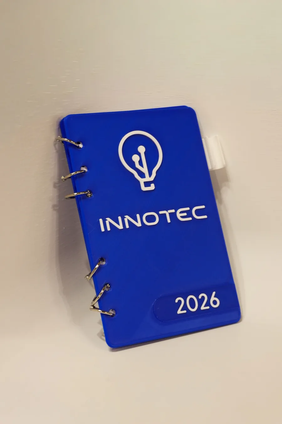 Cuadernos corporativos personalizados para INNOTEC UCA, un regalo empresarial que se usa a diario.